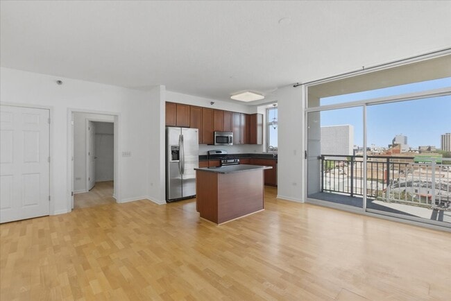 Building Photo - 1134 W Granville Ave Unit 1003
