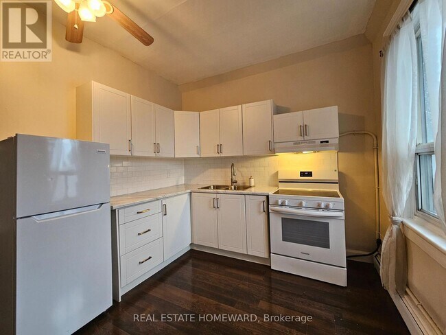 Photo - 733 Pape Ave