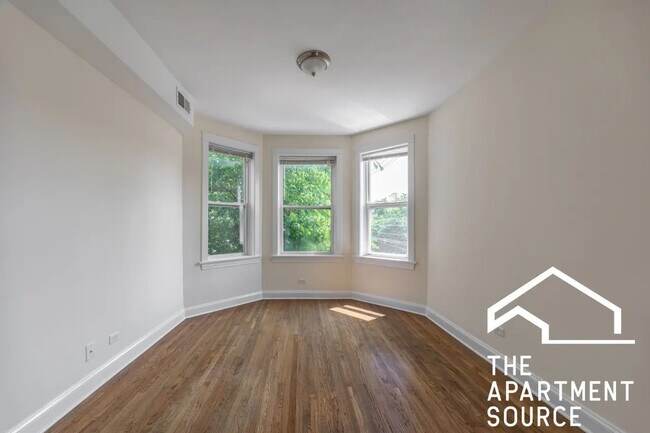 Photo - 2814 N Troy St Unit 2814 North Troy Street