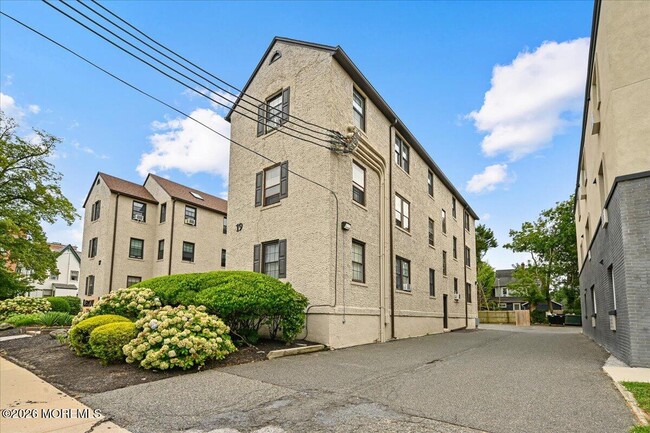 Photo - 17-19 Leroy Pl Unit 3B