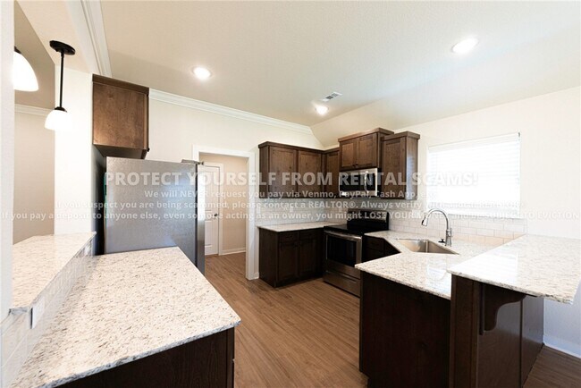 Photo - 520 Aster St