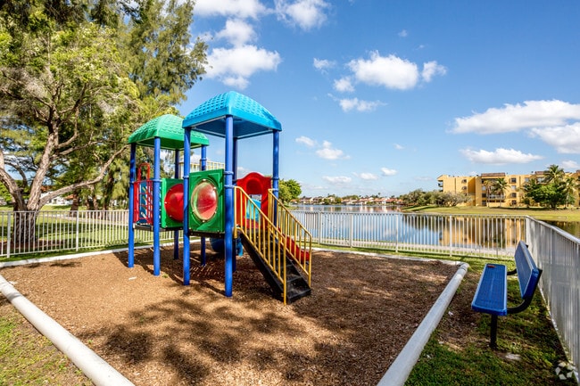 Lago Club Apartments
