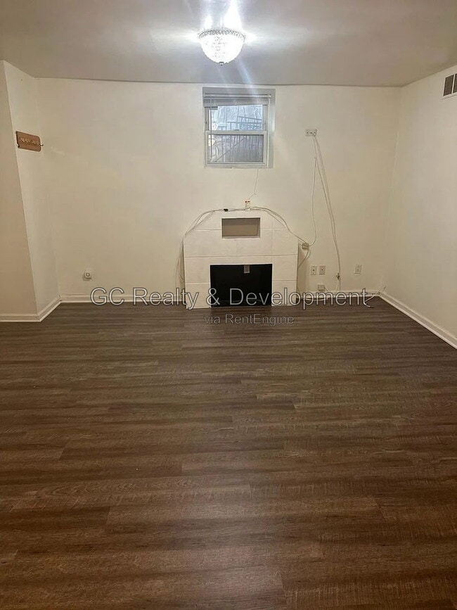 Photo - 4422 S St Lawrence Ave Unit B