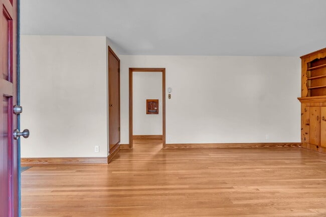 Photo - 3 Bedroom/ 2 Bathroom in Rosebank!