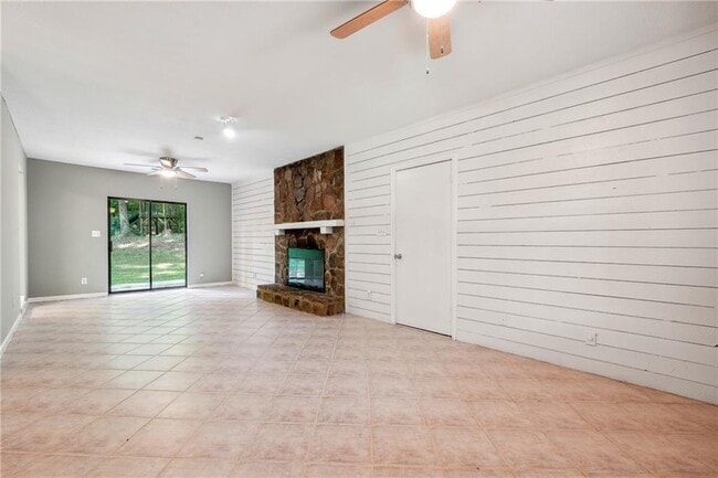 Photo - 2885 Webb Rd