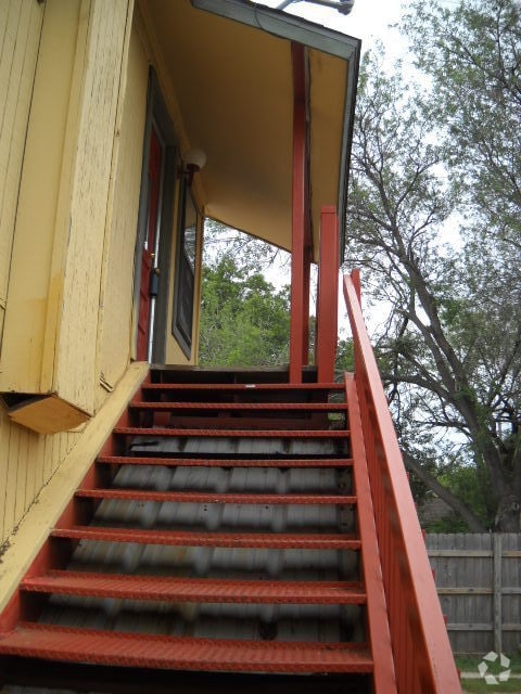 Building Photo - 1102 Blair - Unit A (Upstairs) Rental