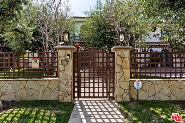 Photo - 6127 Rhodes Ave