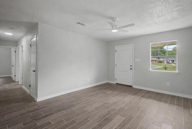 Photo - 108 Phylis Dr