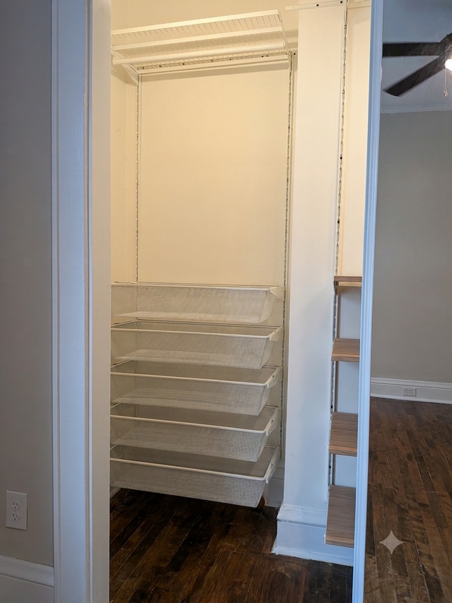 Photo - 2300 Girard Ave S Unidad 2300 Girard Ave S Apt 102