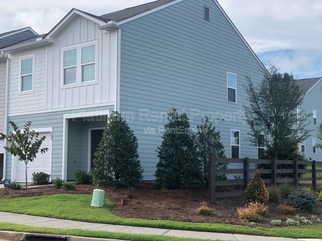 Photo - 202 Grand Central Wy