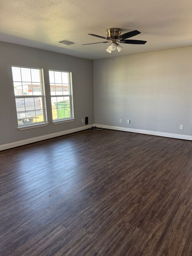 Photo - 211 Railroad Ave