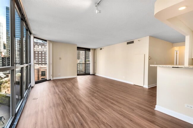 Building Photo - 10 E Ontario St Unit 802