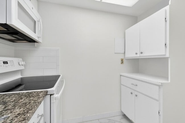 Photo - 2660 Barkley Dr E Unidad B