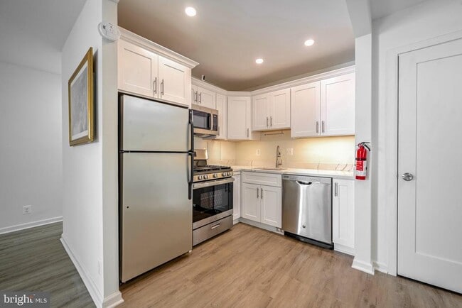 Building Photo - 4515 Willard Ave Unit 1621 Rental