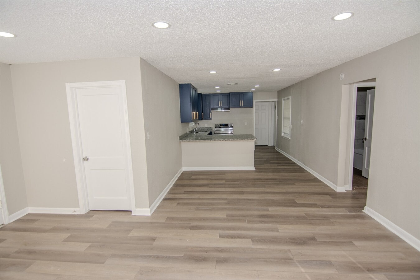 Photo - 5923 Bernice St