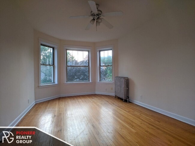 Building Photo - 2455 N Spaulding Ave Unit 2453-3