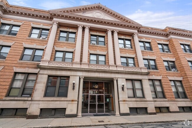 Building Photo - 9 Sewall Ave Unit 110 Rental