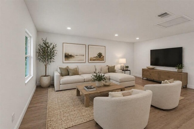 Photo - 1087 Swan St