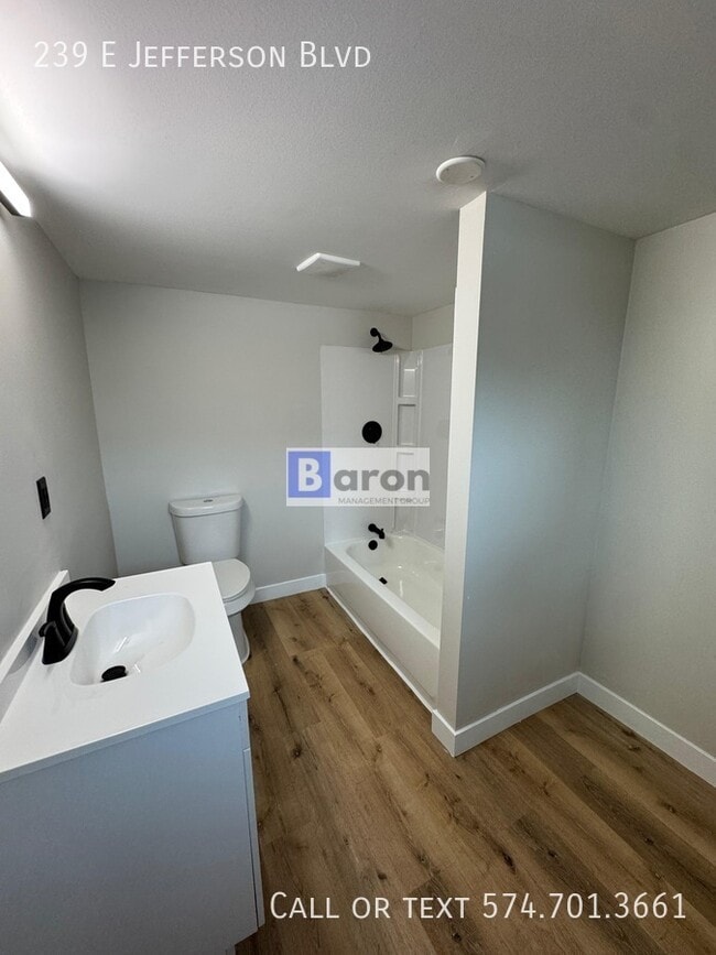 Photo - 239 E Jefferson Blvd