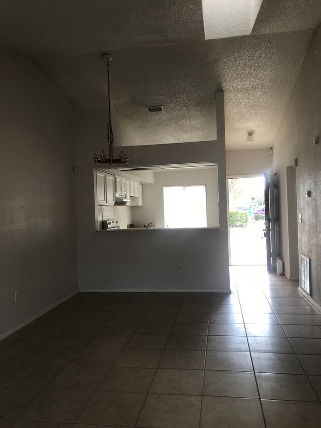 Photo - IMMEDIATE  MOVE IN!!!!!Cute 2 Bed / 2 Bath Unit in Pine Hills For Rent