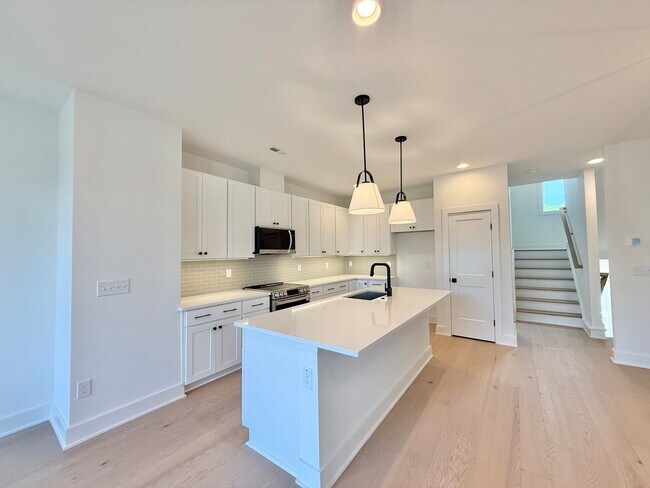 Photo - **OFFERING RENT PROMOTION FOR THE FIRST 6 MONTHS** Luxurious New Construction 4BD, 4BA Downtown R...