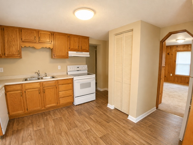 Photo - 228 Popp Ave