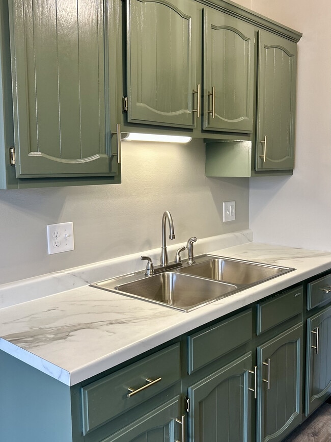 Photo - 2125 Camelot Court