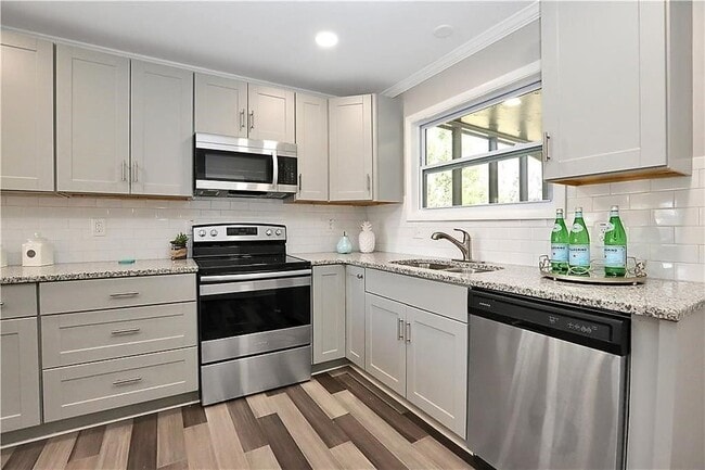 Photo - 1937 Casey Dr SE