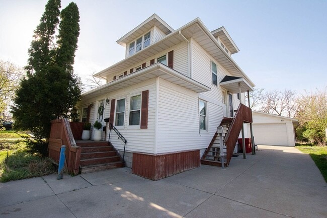 Building Photo - 1746 1st St SW Unit # 2