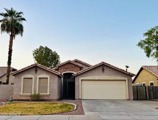 Building Photo - 734 E Iris Dr Rental