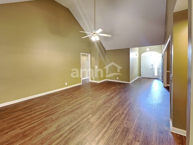 Photo - 104 Breakwater Bay