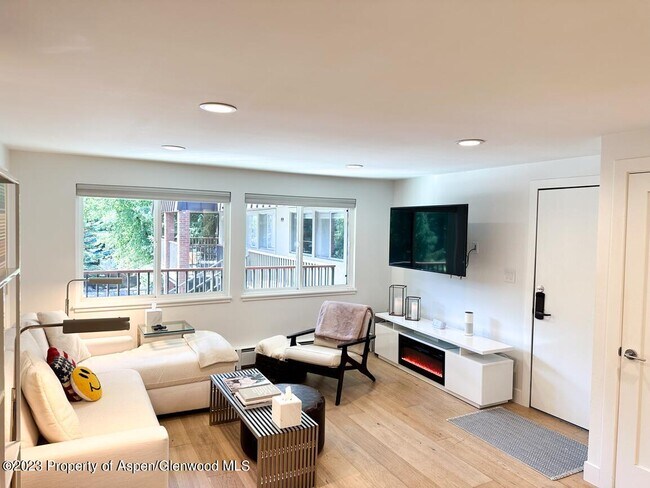 Photo - 940 Waters Ave Unit 304