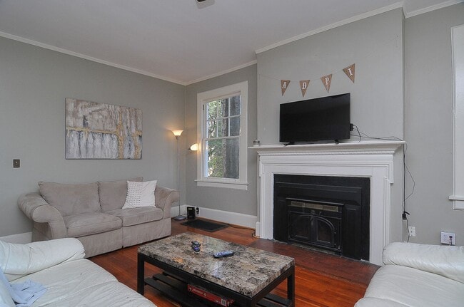 Photo - 3BR / 2.5BA Home – Walk to University Campus & Five Points!