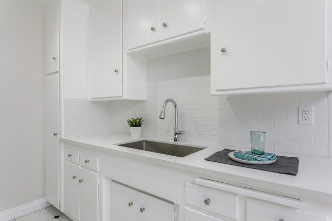 502 Naranja # 12 Planta alta - Orange Point Apartments, 500-502 Orange Ave