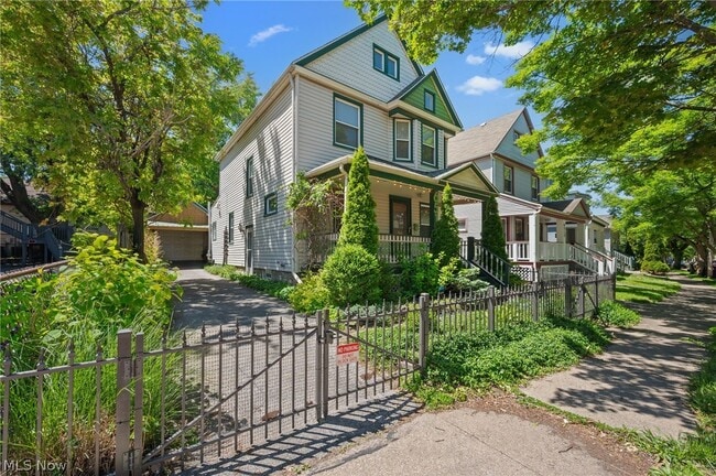 Photo - 6511 Fir Ave