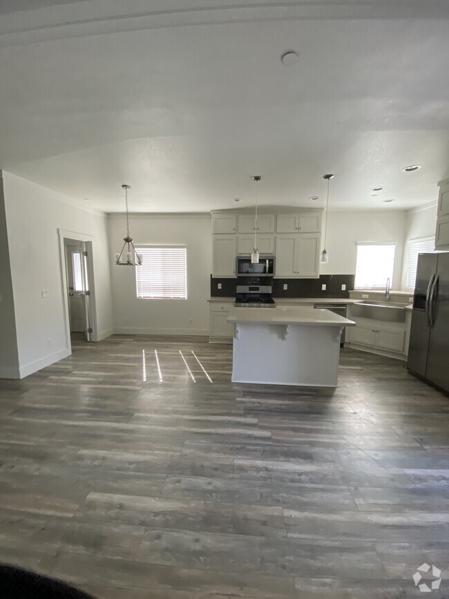 Building Photo - 15246 El Soneto Dr Rental