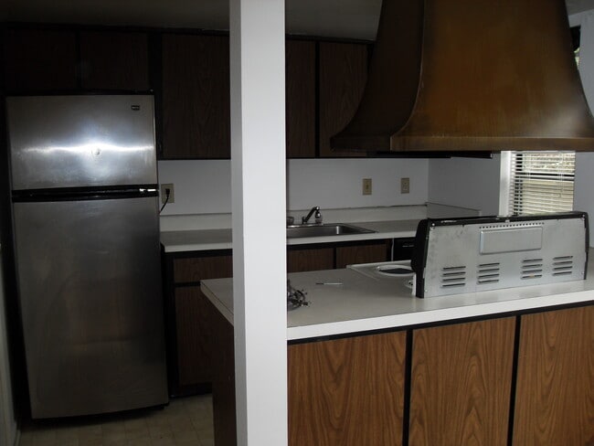 Photo - 4857 Moreland Dr W Unit Moreland Drive Apts