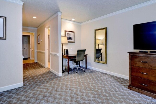 800 S England Cir