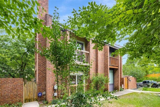 Photo - 654 Cleburne Terrace NE