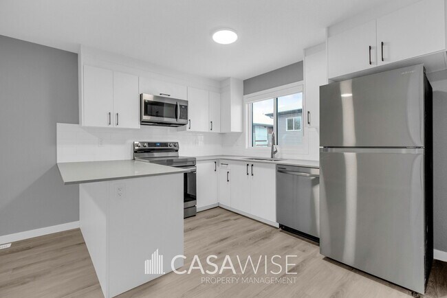 Building Photo - 10248-10157 157 St NW Unit GS