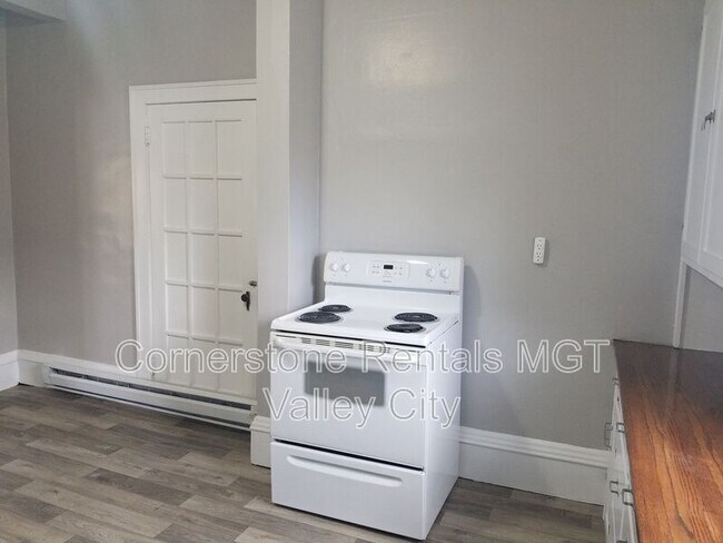 Photo - 205 3rd Ave SE