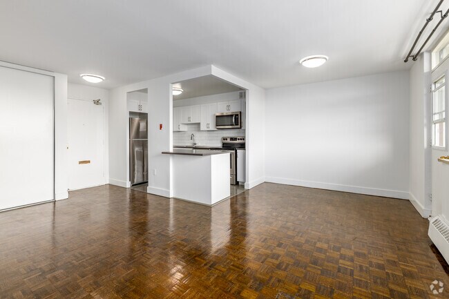 1BR, 1BA - 692SF - Dining/Living Room