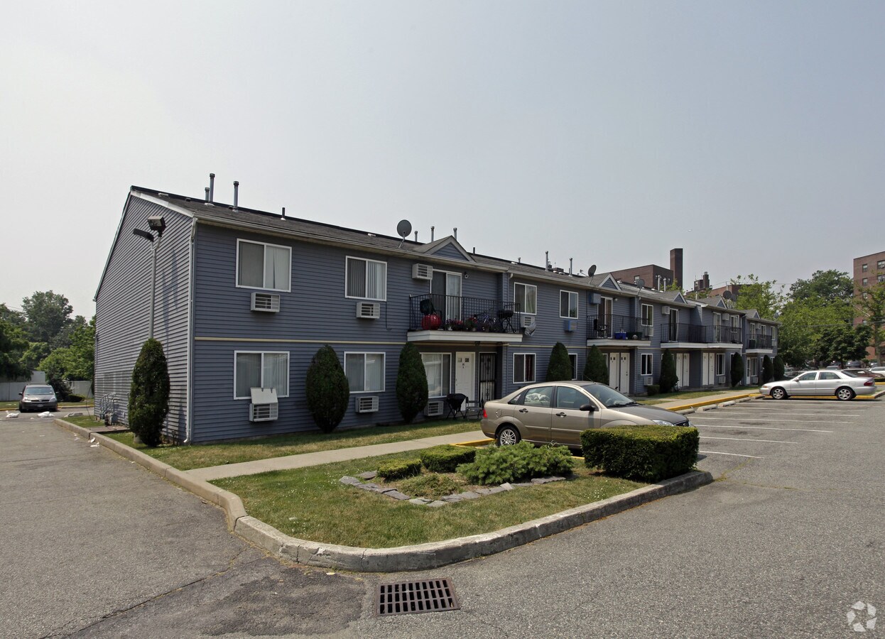 Harbor Court - Harbor Court Apartments