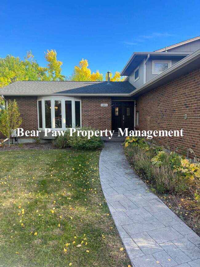 Photo - Lovely 4 Bedroom Home Golden!!