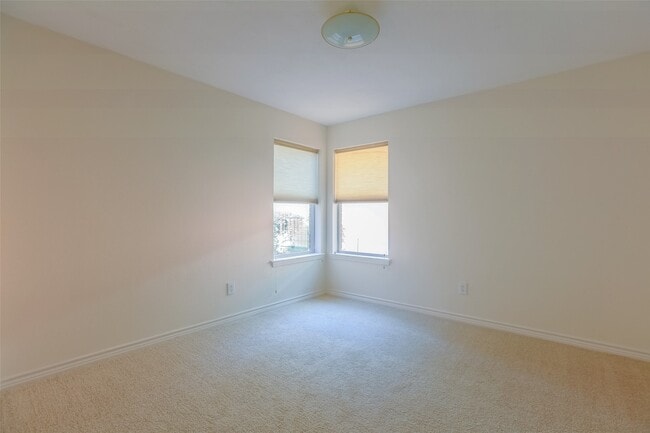 Building Photo - 131 Avonlea Dr