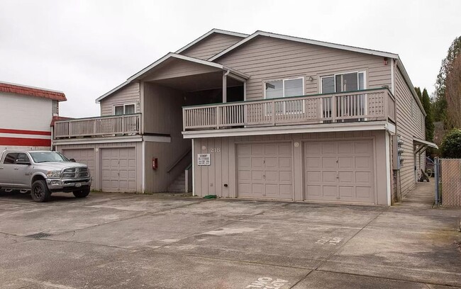 Building Photo - 218 Unit 2