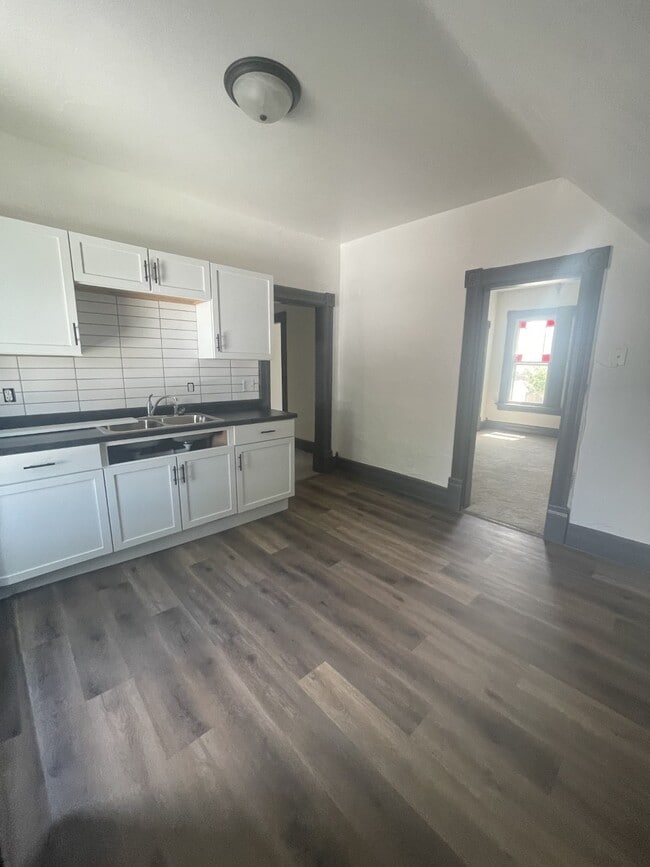 Photo - 615 Market St
