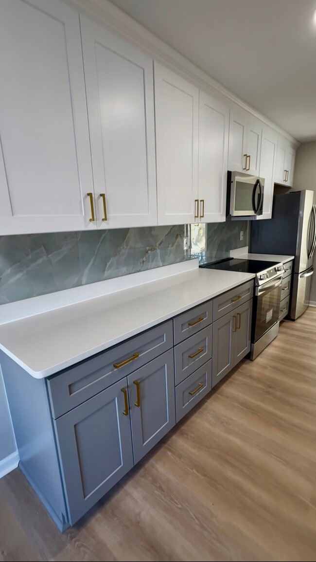 Photo - 3492 Woodburne Dr