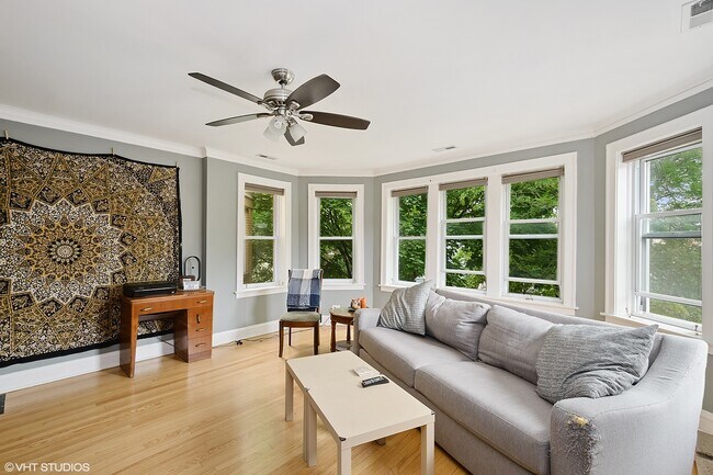 Photo - 3746 N Whipple St Unit 2