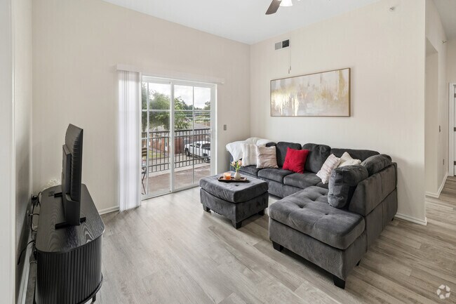 3BR, 3BA - 1,316SF - Living area